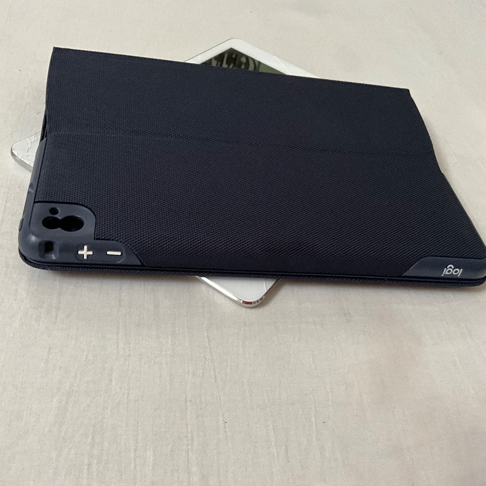 LOGI CREATE Keyboard Hard Case Blue - Picture 9 of 14